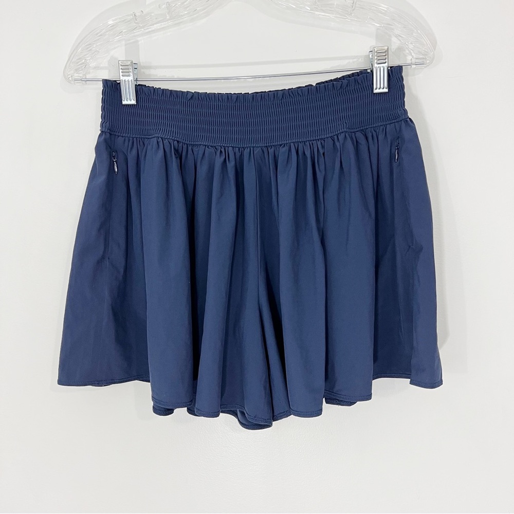 ATHLETA Sneaky Flowy Shorts in Navy Blue Fluttery Size Small